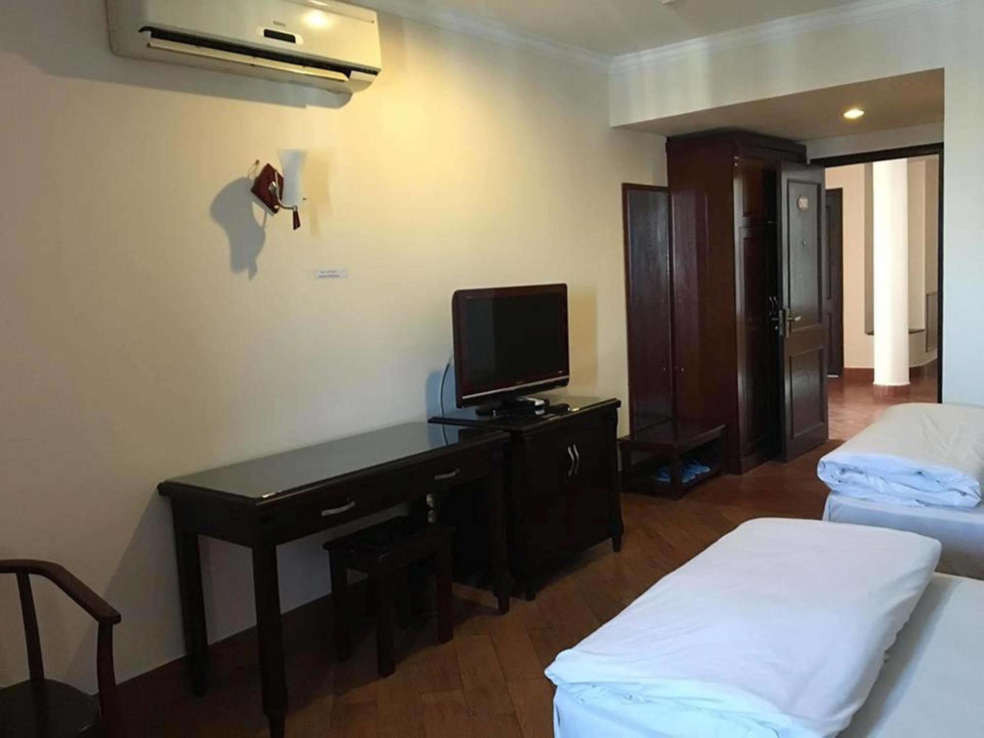 Bac Do Hotel Hanoi Buitenkant foto